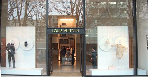 louis vuitton zoo exhibit.